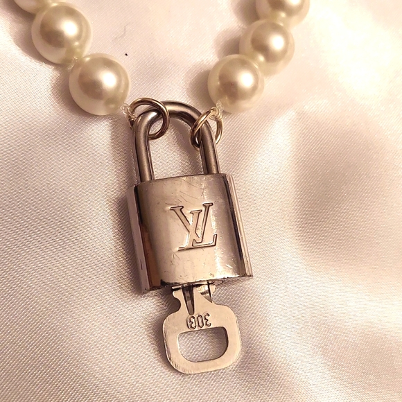 Louis Vuitton‎ Lock Rare